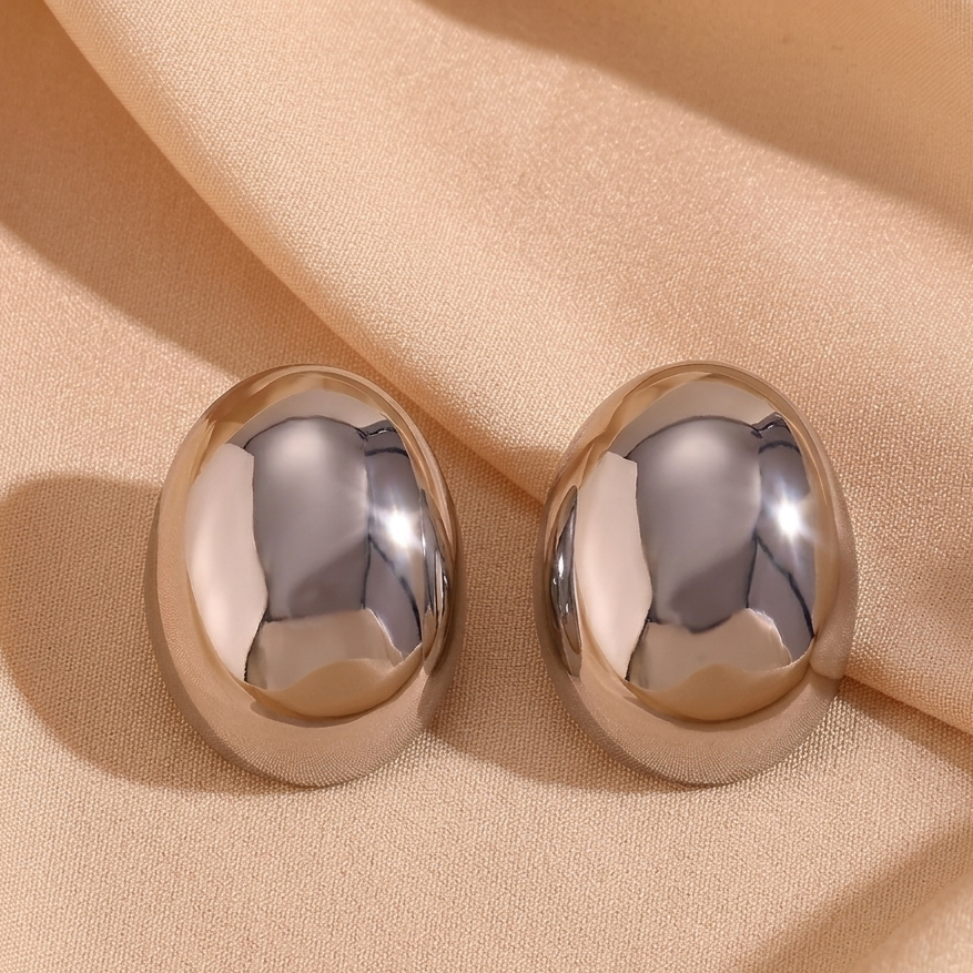 Pebble Studs